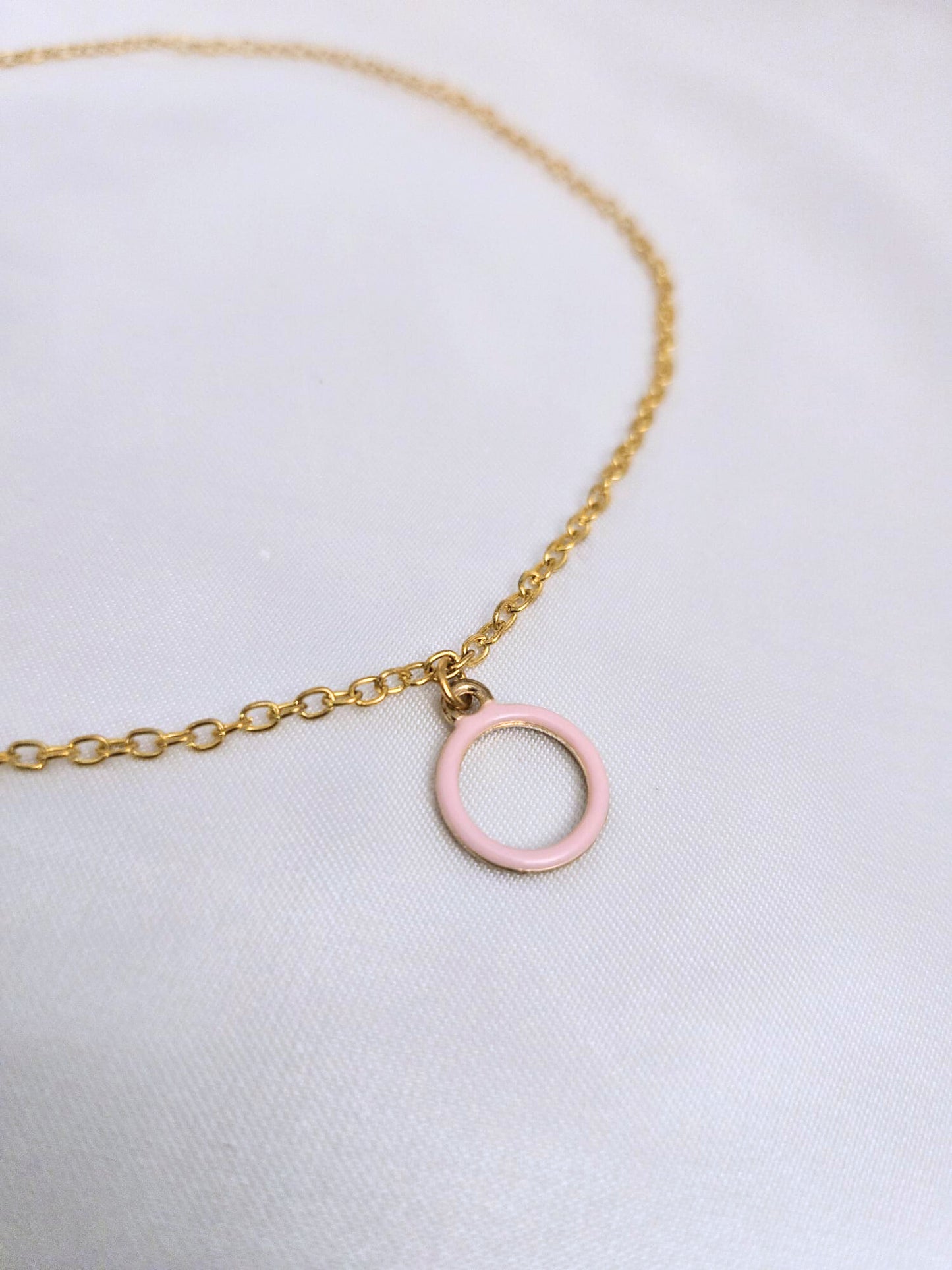 collana con ciondolo ad anello
