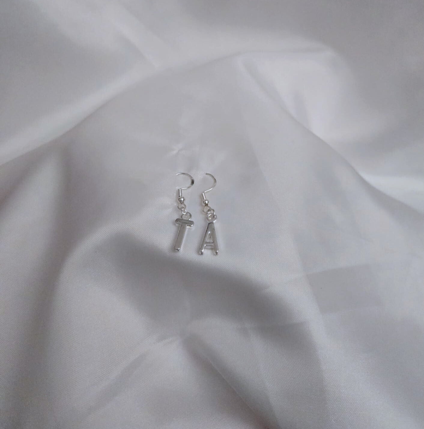 Pénélope - Boucles d’oreille charms personnalisées